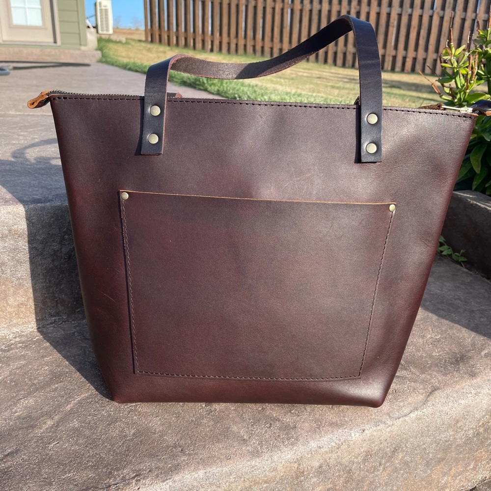 Grizzly Medium Zip Tote
